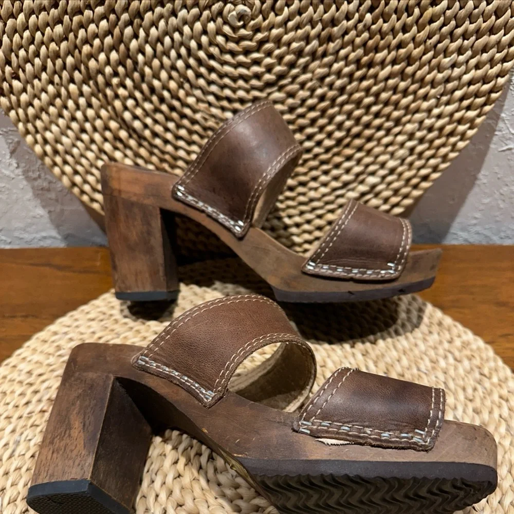 Brown Leather Women's Sandals - Picture 5 of 7